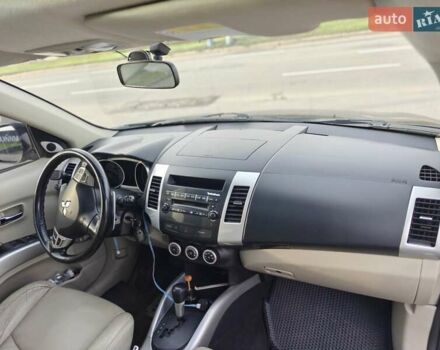 Черный Мицубиси Аутлендер, объемом двигателя 3 л и пробегом 155 тыс. км за 9800 $, фото 18 на Automoto.ua