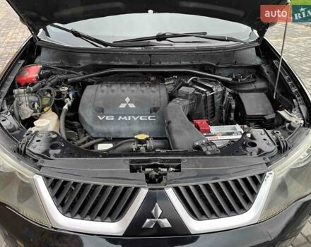 Черный Мицубиси Аутлендер, объемом двигателя 3 л и пробегом 200 тыс. км за 7999 $, фото 26 на Automoto.ua