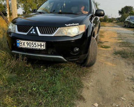 Черный Мицубиси Аутлендер, объемом двигателя 2 л и пробегом 200 тыс. км за 7700 $, фото 1 на Automoto.ua
