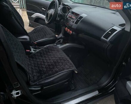 Черный Мицубиси Аутлендер, объемом двигателя 3 л и пробегом 265 тыс. км за 9200 $, фото 13 на Automoto.ua