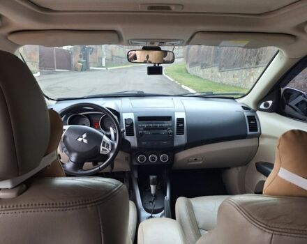 Черный Мицубиси Аутлендер, объемом двигателя 3 л и пробегом 220 тыс. км за 9000 $, фото 6 на Automoto.ua