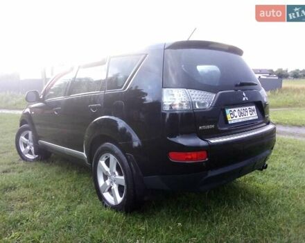 Черный Мицубиси Аутлендер, объемом двигателя 3 л и пробегом 260 тыс. км за 9000 $, фото 6 на Automoto.ua