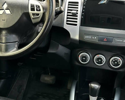 Чорний Міцубісі Аутлендер, об'ємом двигуна 3 л та пробігом 238 тис. км за 11200 $, фото 17 на Automoto.ua
