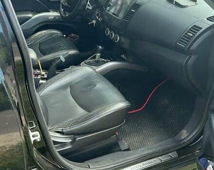 Черный Мицубиси Аутлендер, объемом двигателя 3 л и пробегом 257 тыс. км за 9200 $, фото 2 на Automoto.ua