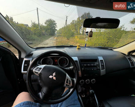 Черный Мицубиси Аутлендер, объемом двигателя 2 л и пробегом 200 тыс. км за 7700 $, фото 6 на Automoto.ua