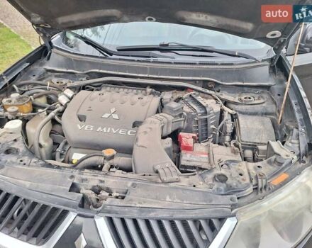 Черный Мицубиси Аутлендер, объемом двигателя 3 л и пробегом 220 тыс. км за 9000 $, фото 14 на Automoto.ua