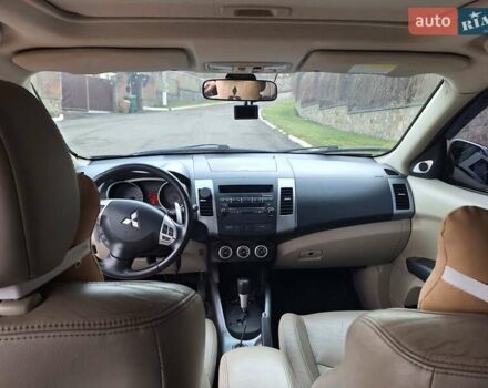 Черный Мицубиси Аутлендер, объемом двигателя 3 л и пробегом 220 тыс. км за 9000 $, фото 13 на Automoto.ua