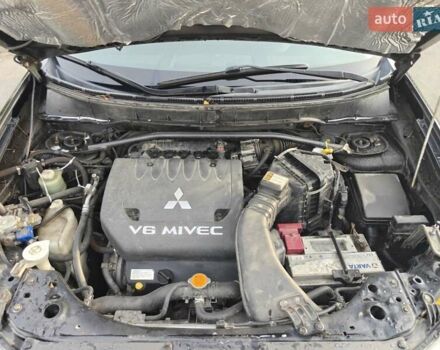 Черный Мицубиси Аутлендер, объемом двигателя 3 л и пробегом 155 тыс. км за 9800 $, фото 12 на Automoto.ua