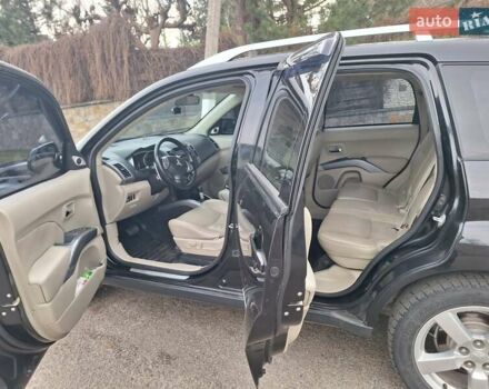 Черный Мицубиси Аутлендер, объемом двигателя 3 л и пробегом 220 тыс. км за 9000 $, фото 10 на Automoto.ua