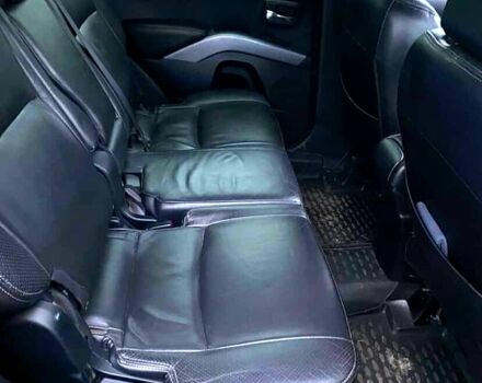 Черный Мицубиси Аутлендер, объемом двигателя 3 л и пробегом 256 тыс. км за 8500 $, фото 4 на Automoto.ua