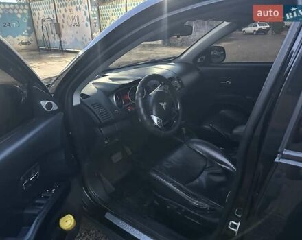 Черный Мицубиси Аутлендер, объемом двигателя 3 л и пробегом 270 тыс. км за 10600 $, фото 4 на Automoto.ua