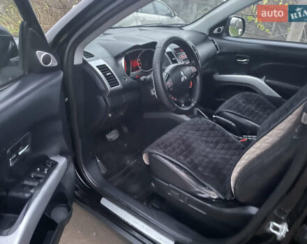 Чорний Міцубісі Аутлендер, об'ємом двигуна 3 л та пробігом 265 тис. км за 9200 $, фото 10 на Automoto.ua