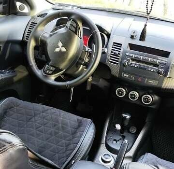 Черный Мицубиси Аутлендер, объемом двигателя 3 л и пробегом 190 тыс. км за 10000 $, фото 5 на Automoto.ua