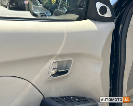 Чорний Міцубісі Аутлендер, об'ємом двигуна 3 л та пробігом 228 тис. км за 10200 $, фото 6 на Automoto.ua