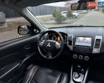 Черный Мицубиси Аутлендер, объемом двигателя 3 л и пробегом 248 тыс. км за 9800 $, фото 43 на Automoto.ua