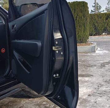 Мицубиси Аутлендер 2008 в Днепре (Днепропетровске) на Automoto.ua Черный Мицубиси Аутлендер, объемом двигателя 2.38 л и пробегом 320 тыс. км за 7500 $, фото 18 на Automoto.ua