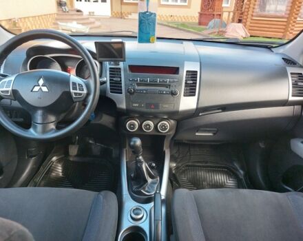 Черный Мицубиси Аутлендер, объемом двигателя 2 л и пробегом 249 тыс. км за 8750 $, фото 6 на Automoto.ua