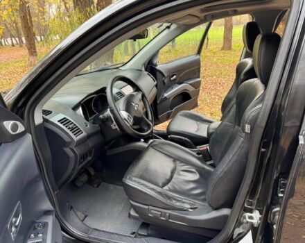 Чорний Міцубісі Аутлендер, об'ємом двигуна 3 л та пробігом 212 тис. км за 10000 $, фото 5 на Automoto.ua