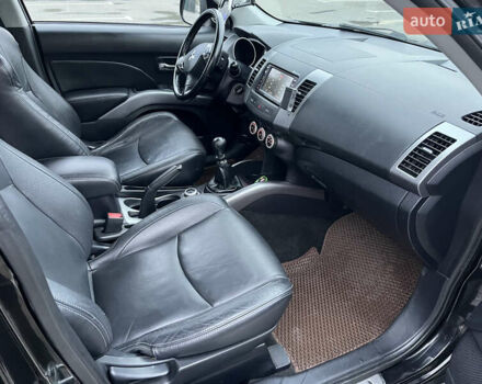 Черный Мицубиси Аутлендер, объемом двигателя 1.97 л и пробегом 244 тыс. км за 8800 $, фото 9 на Automoto.ua