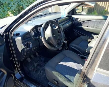 Черный Мицубиси Аутлендер, объемом двигателя 2 л и пробегом 240 тыс. км за 6500 $, фото 4 на Automoto.ua