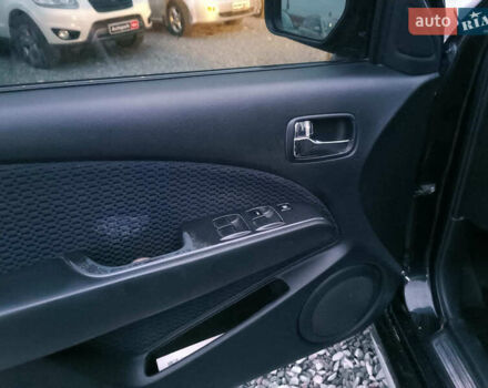 Чорний Міцубісі Аутлендер, об'ємом двигуна 2 л та пробігом 271 тис. км за 6940 $, фото 15 на Automoto.ua