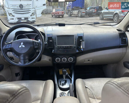 Черный Мицубиси Аутлендер, объемом двигателя 2.36 л и пробегом 286 тыс. км за 9200 $, фото 10 на Automoto.ua