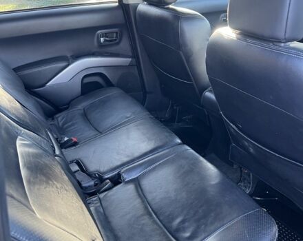 Черный Мицубиси Аутлендер, объемом двигателя 2 л и пробегом 247 тыс. км за 4600 $, фото 3 на Automoto.ua