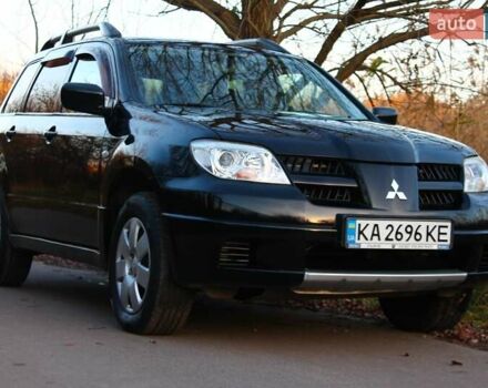 Черный Мицубиси Аутлендер, объемом двигателя 2 л и пробегом 190 тыс. км за 6900 $, фото 4 на Automoto.ua