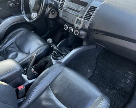 Черный Мицубиси Аутлендер, объемом двигателя 2 л и пробегом 247 тыс. км за 4600 $, фото 6 на Automoto.ua