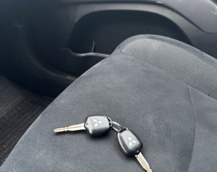 Черный Мицубиси Аутлендер, объемом двигателя 2 л и пробегом 320 тыс. км за 4800 $, фото 8 на Automoto.ua