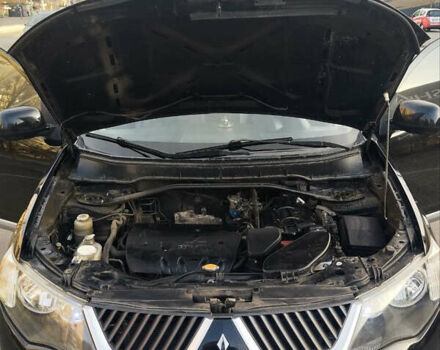 Черный Мицубиси Аутлендер, объемом двигателя 2.4 л и пробегом 237 тыс. км за 5000 $, фото 1 на Automoto.ua