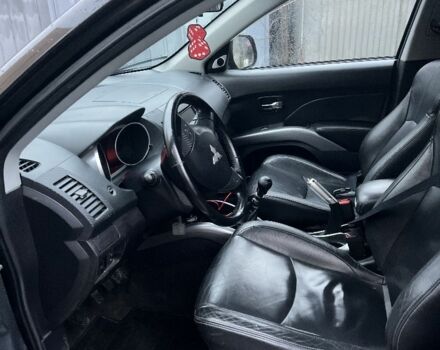 Чорний Міцубісі Аутлендер, об'ємом двигуна 2 л та пробігом 330 тис. км за 4900 $, фото 6 на Automoto.ua