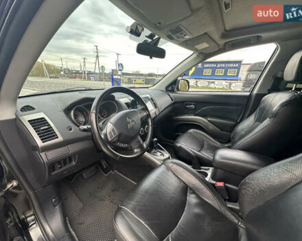 Чорний Міцубісі Аутлендер, об'ємом двигуна 2.4 л та пробігом 218 тис. км за 10000 $, фото 5 на Automoto.ua