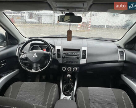 Міцубісі Аутлендер 2008 у Кременчуге на Automoto.ua Чорний Міцубісі Аутлендер, об'ємом двигуна 2.4 л та пробігом 230 тис. км за 6650 $, фото 45 на Automoto.ua