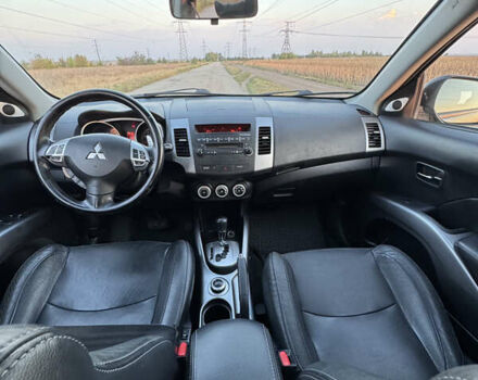 Чорний Міцубісі Аутлендер, об'ємом двигуна 3 л та пробігом 236 тис. км за 9800 $, фото 8 на Automoto.ua