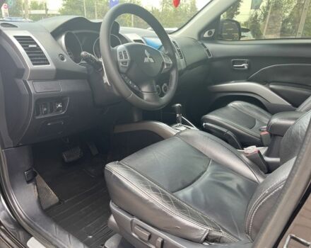 Черный Мицубиси Аутлендер, объемом двигателя 3 л и пробегом 235 тыс. км за 9800 $, фото 9 на Automoto.ua