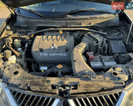 Чорний Міцубісі Аутлендер, об'ємом двигуна 3 л та пробігом 150 тис. км за 9499 $, фото 20 на Automoto.ua