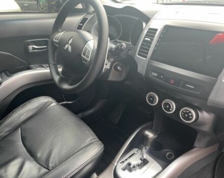 Черный Мицубиси Аутлендер, объемом двигателя 3 л и пробегом 235 тыс. км за 9800 $, фото 15 на Automoto.ua