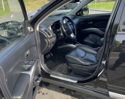 Черный Мицубиси Аутлендер, объемом двигателя 3 л и пробегом 225 тыс. км за 9700 $, фото 11 на Automoto.ua