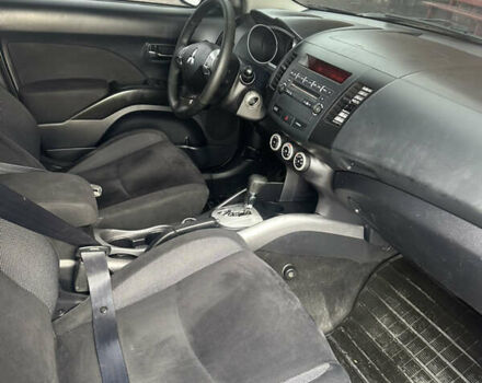 Черный Мицубиси Аутлендер, объемом двигателя 2.4 л и пробегом 199 тыс. км за 8777 $, фото 6 на Automoto.ua