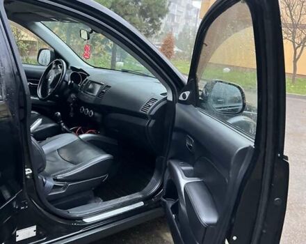 Чорний Міцубісі Аутлендер, об'ємом двигуна 2 л та пробігом 330 тис. км за 4900 $, фото 9 на Automoto.ua