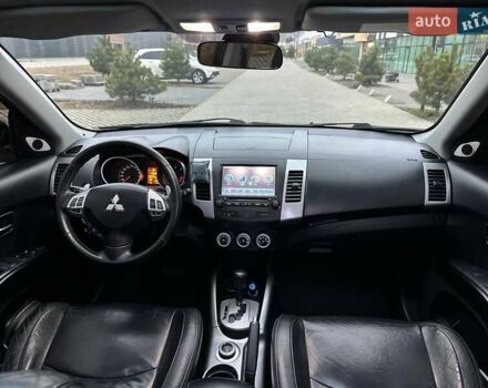 Черный Мицубиси Аутлендер, объемом двигателя 3 л и пробегом 248 тыс. км за 9800 $, фото 46 на Automoto.ua