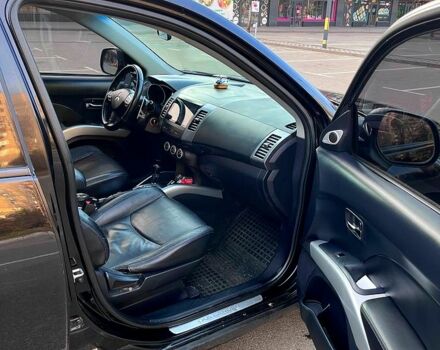 Чорний Міцубісі Аутлендер, об'ємом двигуна 2.4 л та пробігом 250 тис. км за 8000 $, фото 4 на Automoto.ua