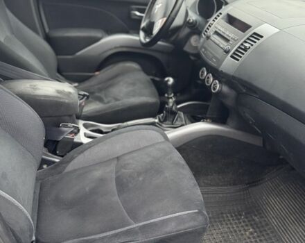 Черный Мицубиси Аутлендер, объемом двигателя 2 л и пробегом 320 тыс. км за 4800 $, фото 9 на Automoto.ua