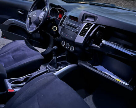 Чорний Міцубісі Аутлендер, об'ємом двигуна 1.97 л та пробігом 300 тис. км за 8600 $, фото 8 на Automoto.ua