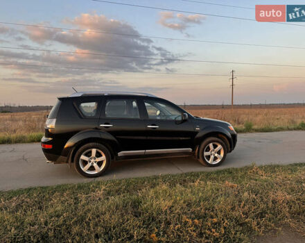 Чорний Міцубісі Аутлендер, об'ємом двигуна 3 л та пробігом 236 тис. км за 9800 $, фото 3 на Automoto.ua