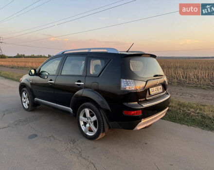 Чорний Міцубісі Аутлендер, об'ємом двигуна 3 л та пробігом 236 тис. км за 9800 $, фото 1 на Automoto.ua