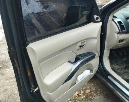 Черный Мицубиси Аутлендер, объемом двигателя 2 л и пробегом 242 тыс. км за 5500 $, фото 10 на Automoto.ua