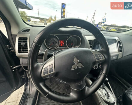 Чорний Міцубісі Аутлендер, об'ємом двигуна 2.4 л та пробігом 218 тис. км за 10000 $, фото 4 на Automoto.ua