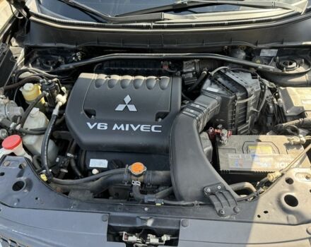 Чорний Міцубісі Аутлендер, об'ємом двигуна 3 л та пробігом 186 тис. км за 10000 $, фото 3 на Automoto.ua